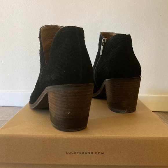 Beautiful black Lucky Brand booties with subtle textured pattern, 8.5 - Picture 3 of 4